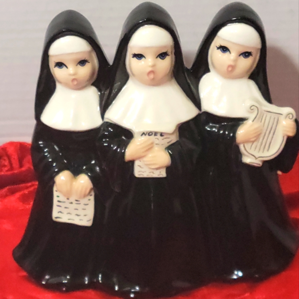 Vintage Three Singing Musical Nuns & Music Box Plays "Dominique"
